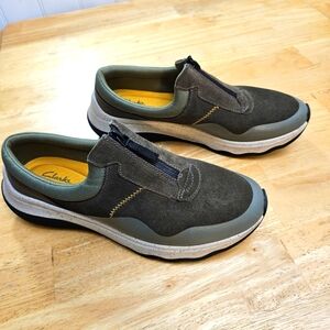 Clarks womens Jaunt Way shoe dark olive suede size 9.5